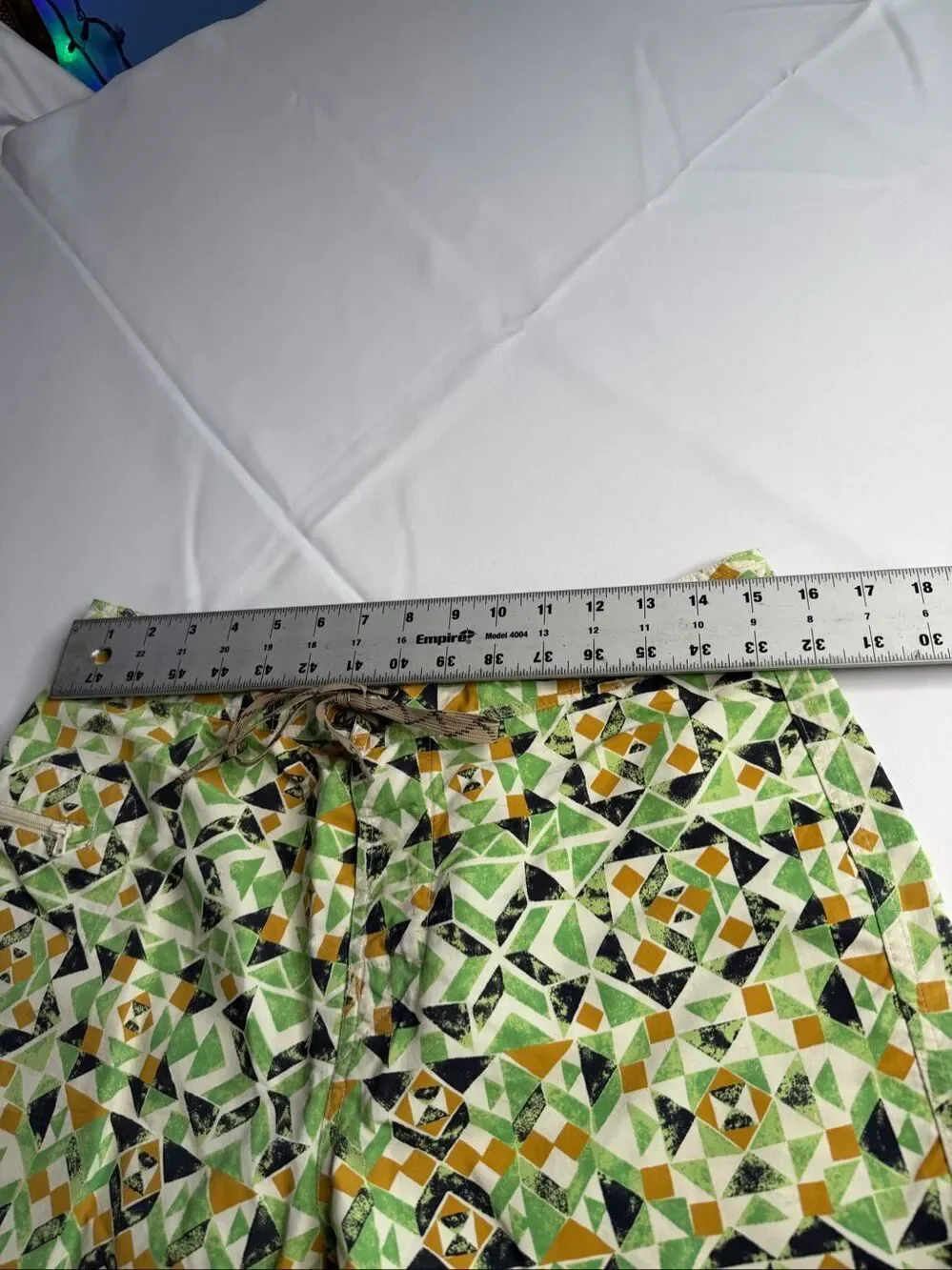 Patagonia Men’s Wavefarer Nylon Board Shorts Green Brown White Geometric Size 32